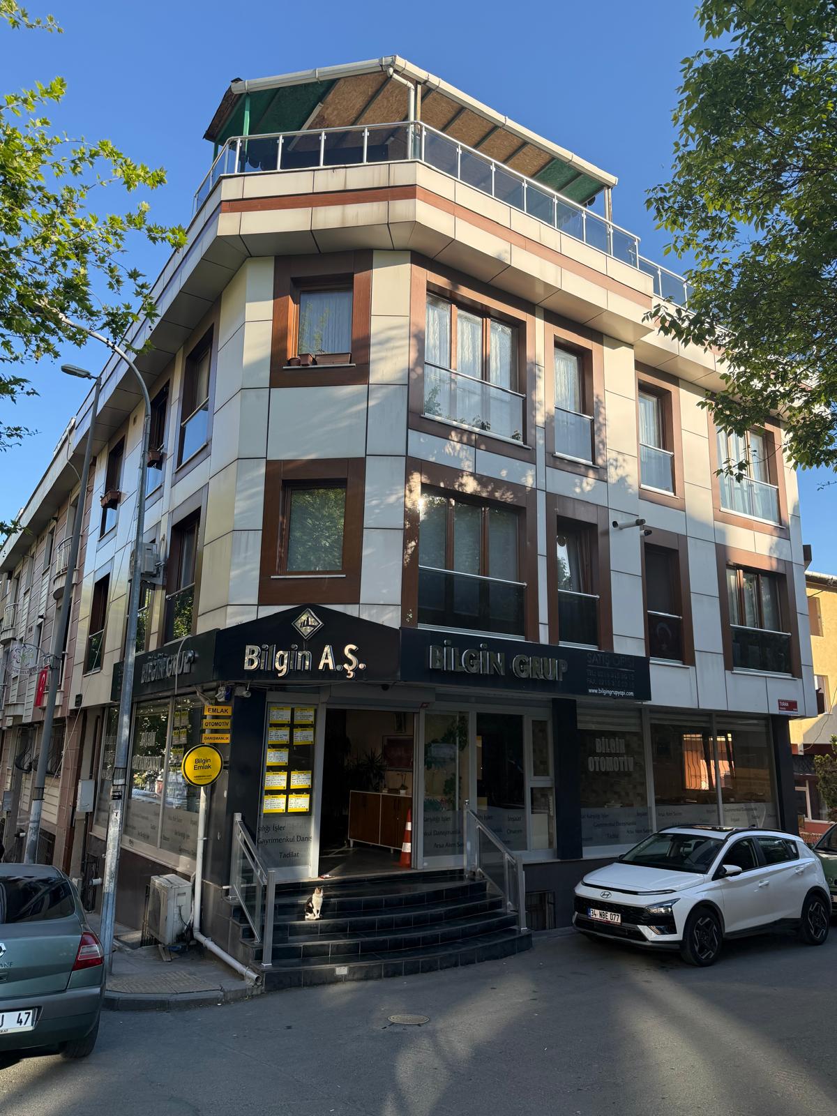 Sali̇h Omurtak Caddesi̇ 10 Dai̇re 2+1